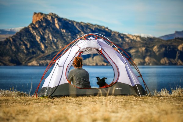Quels sont les équipements nécessaires pour un camping en région de taïga en hiver ?